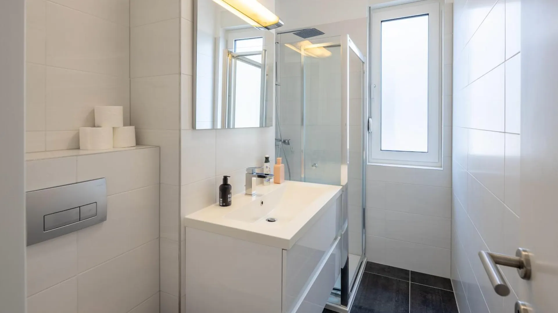 Stunning Kasuni Beach Apartments In Split