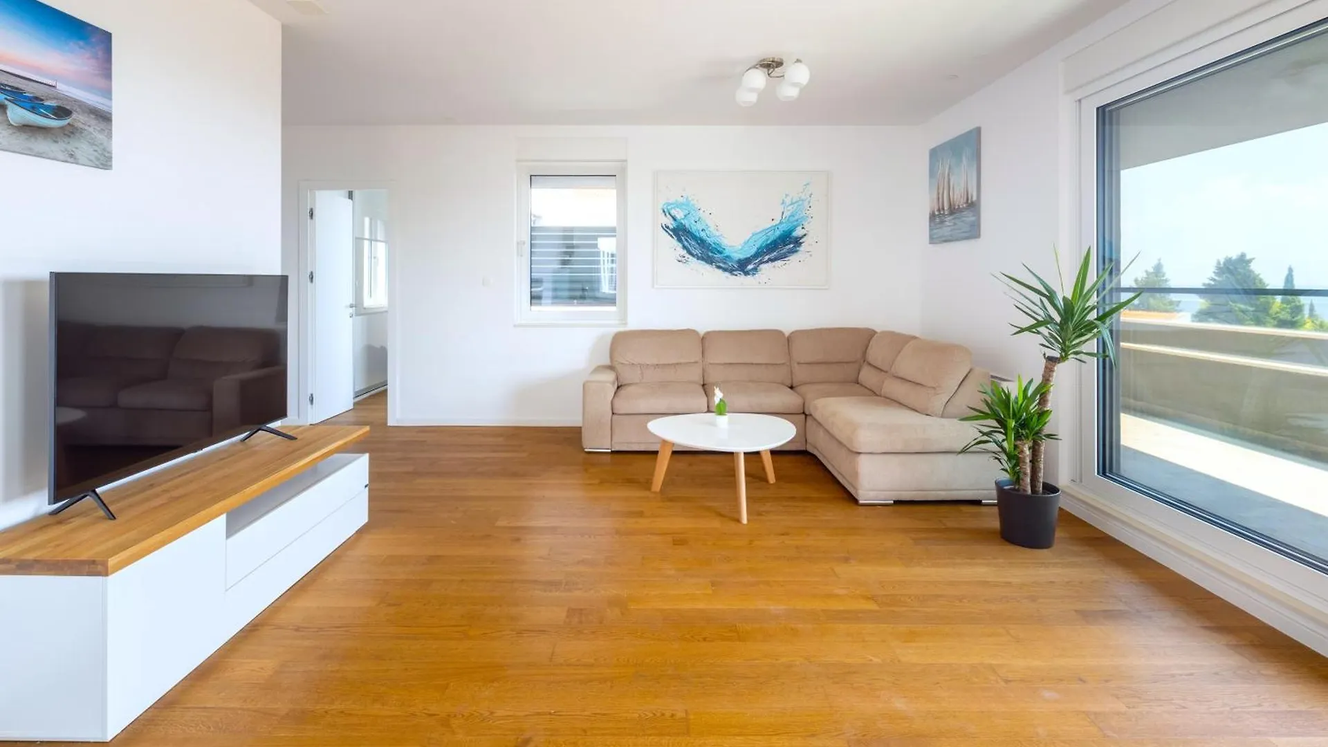 Stunning Kasuni Beach Apartments In Split