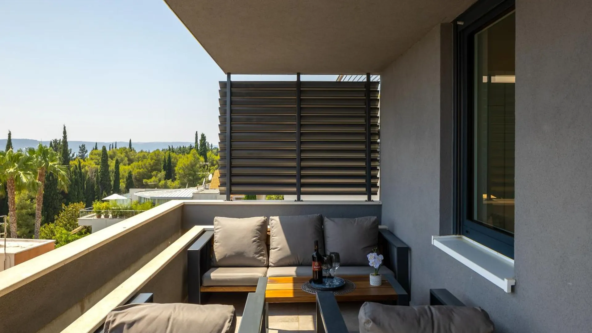 Stunning Kasuni Beach Apartments In Split