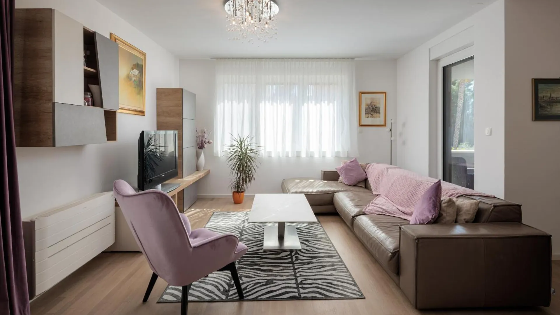 Stunning Kasuni Beach Apartments In Split