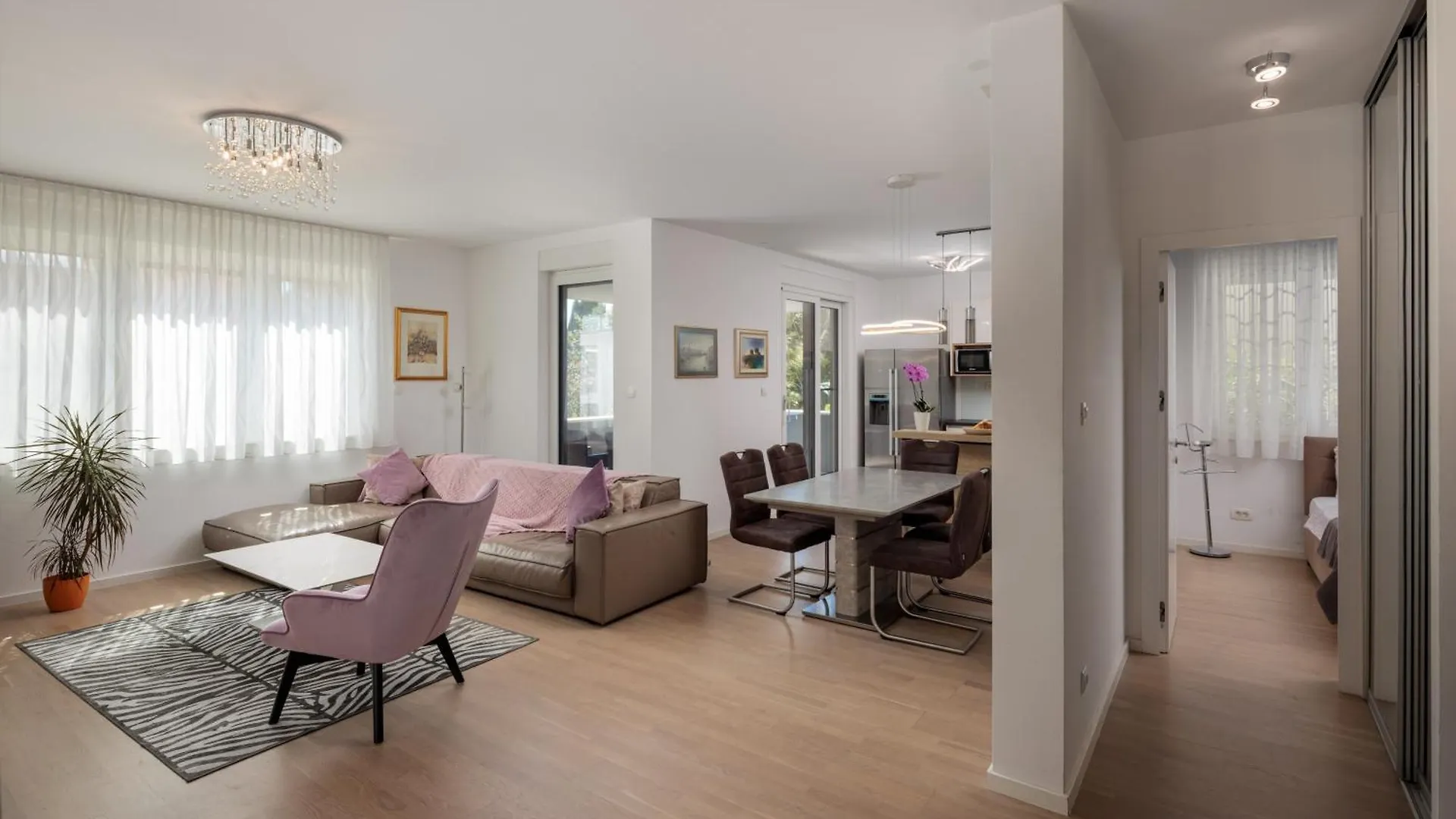 Stunning Kasuni Beach Apartments In Split