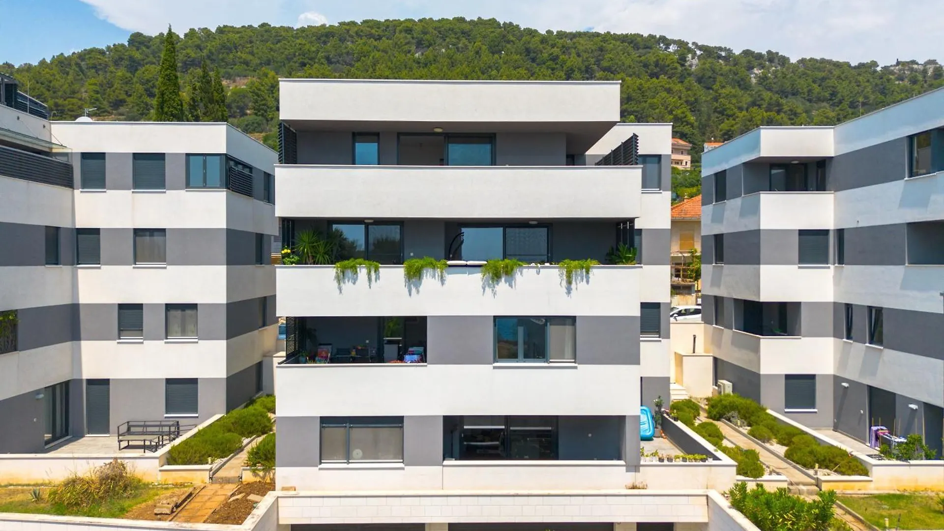 Stunning Kasuni Beach Apartments In Split