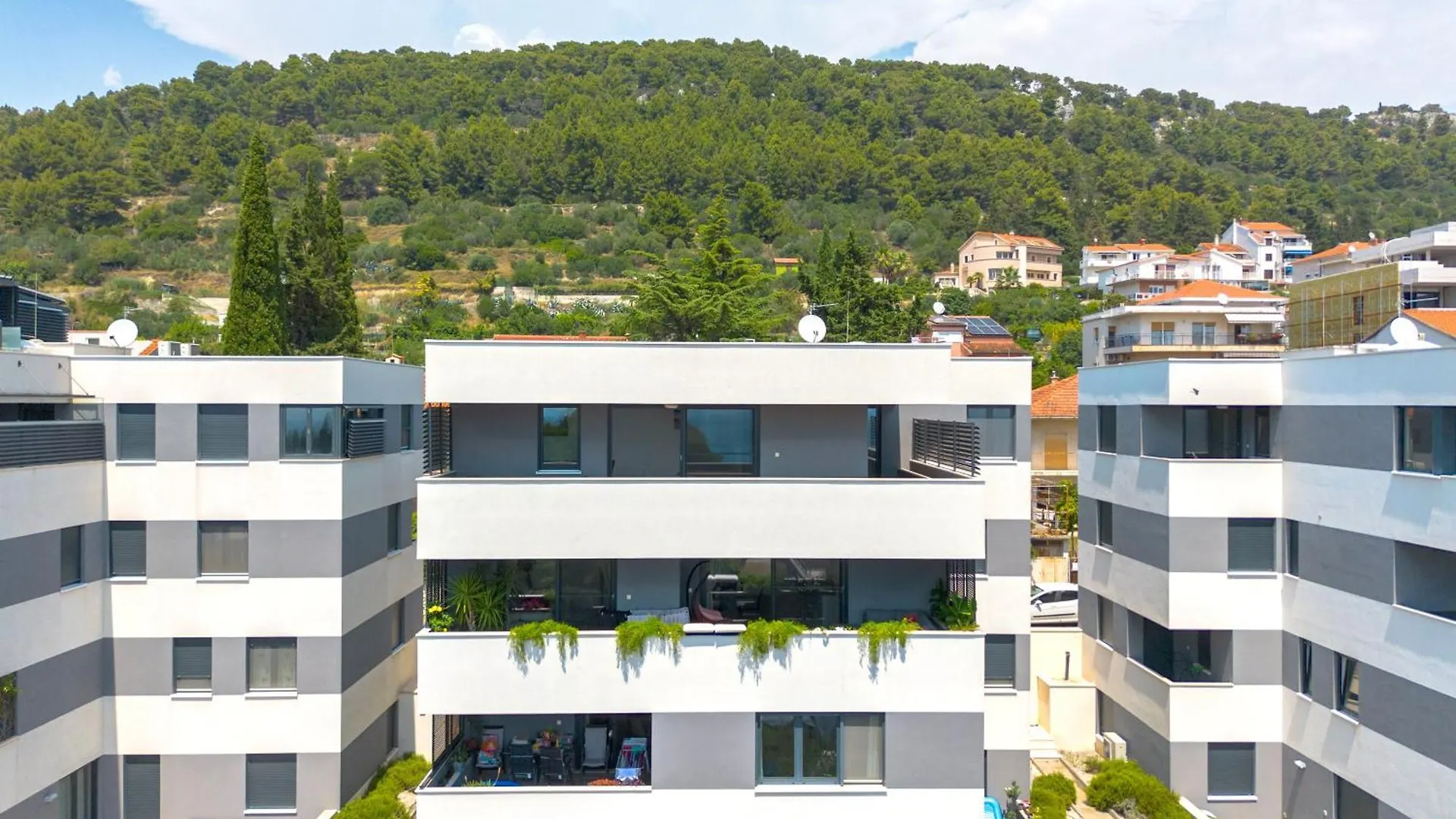 Stunning Kasuni Beach Apartments In Split