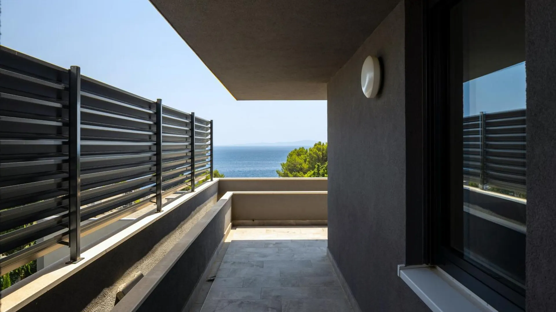 Stunning Kasuni Beach Apartments In Split 0*,