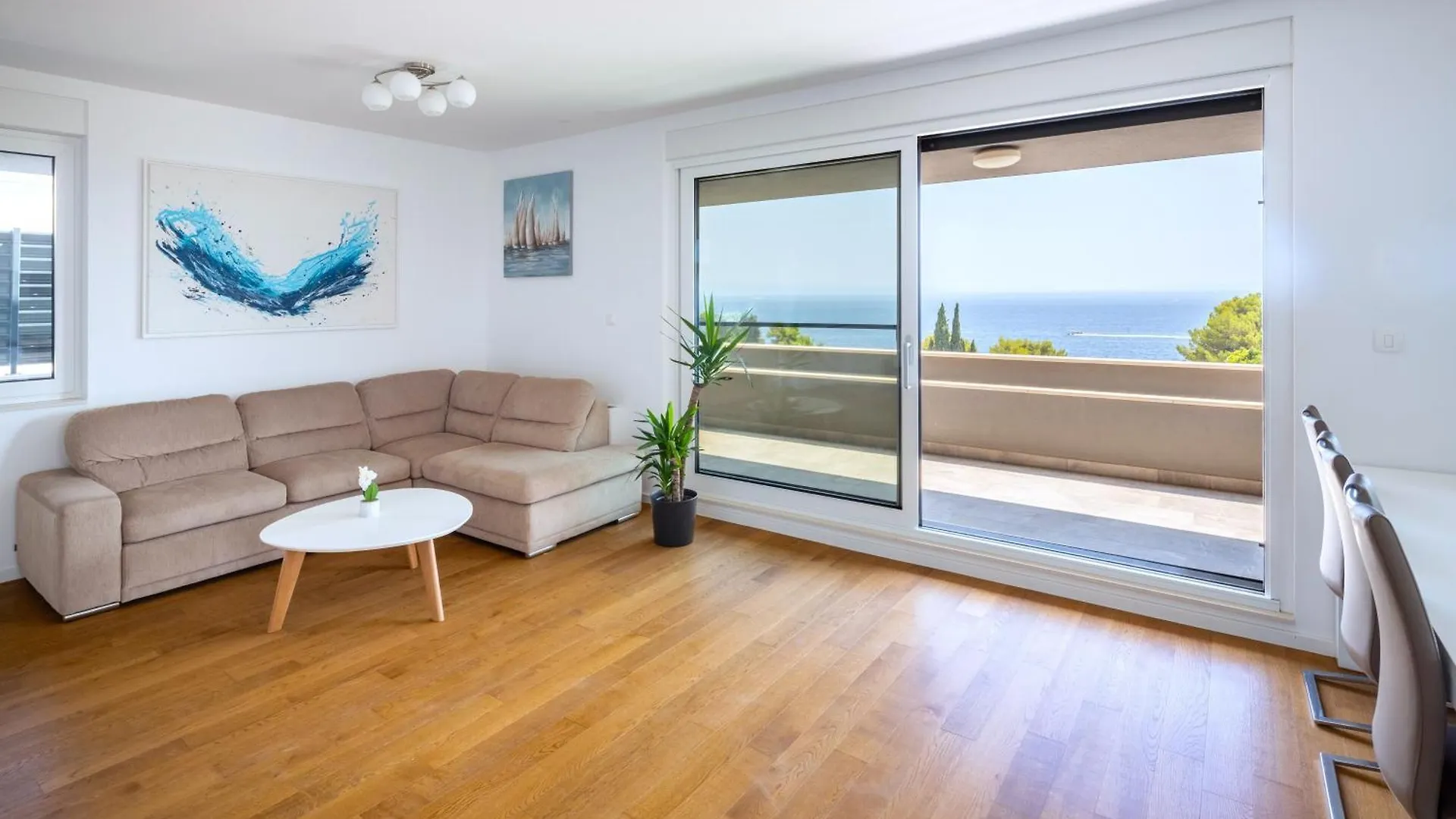 Stunning Kasuni Beach Apartments In Split