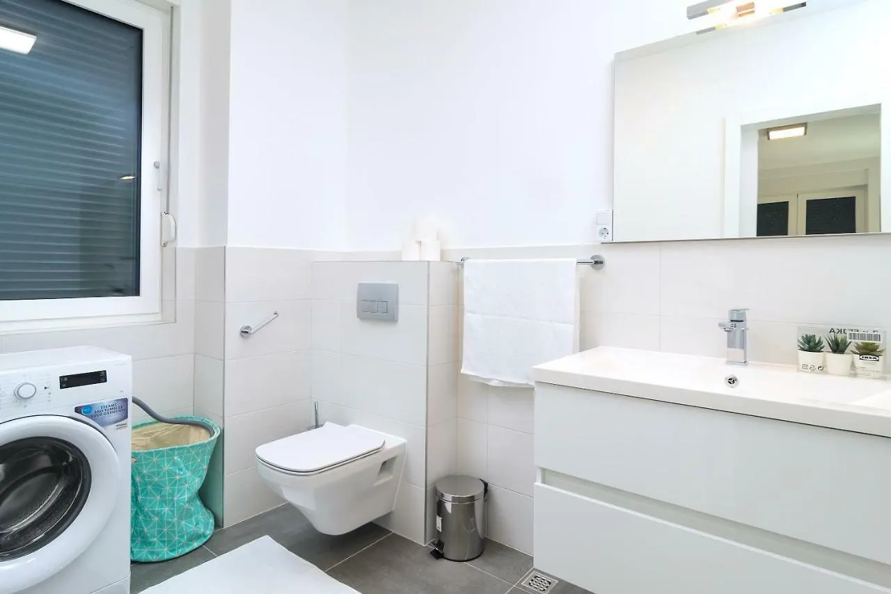 Stunning Kasuni Beach Apartments In Split Chorvatsko
